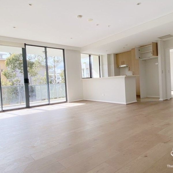Quiet east facing and timber floor apartment - Photo 1