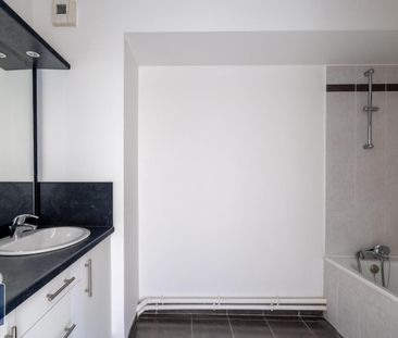 Location Appartement 3 pièces 67m² BORDEAUX 33300 - Photo 2