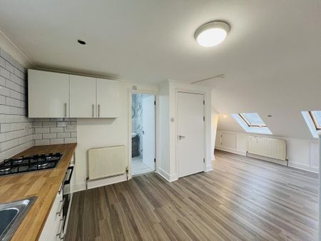 3 bedroom flat to rent - Photo 4