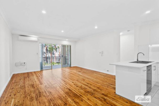 Modern Inner-City Apartment, positioned perfectly in a central location. - Photo 1