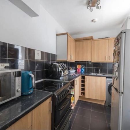 Studio Flat, Cooks Road, SE17 - Photo 3