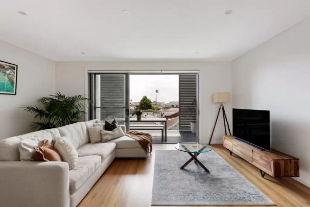 Refined apartment in central Earlwood village - Photo 1
