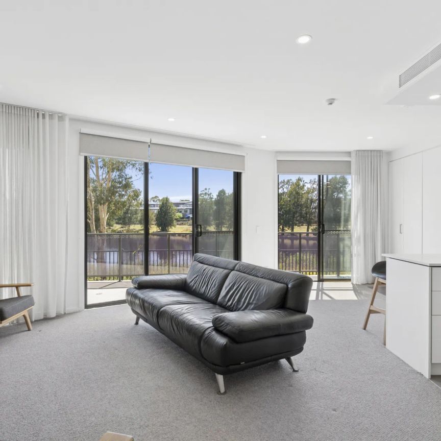 Lake views to enjoy all year round - Photo 1