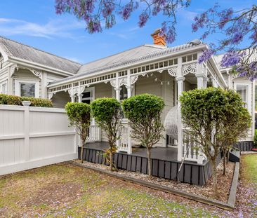 Classic Elegance & Modern Comforts - Photo 6