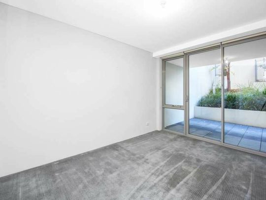 Entertainers Courtyard Apartment....This Is Living !! - Photo 1