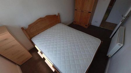 4 bedroom flat to rent - Photo 4