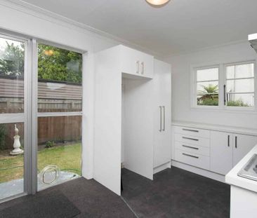 Tidy, three bedroom home in great location - Photo 2