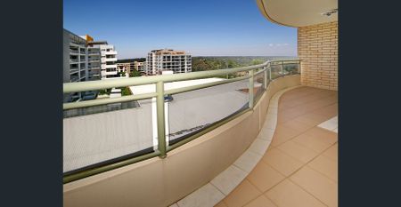 High Rise Living! - Photo 4