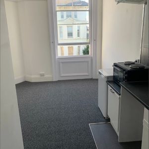 Studio Flat, St. Aubyns, BN3 - Photo 2