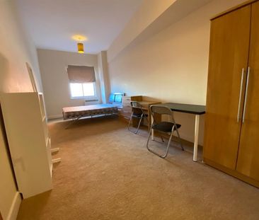 2 bedroom Flat To Let - Photo 5