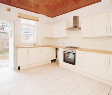2 bedroom terraced house to rent - Photo 4