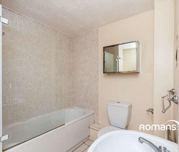 Fallowfield, Yateley, Hampshire, GU46 - Photo 6