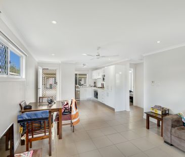 Neat & Tidy Furnished 2 Bedroom Unit ! - Photo 1