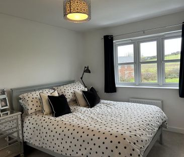 4 bedroom semi-detached house to rent - Photo 5