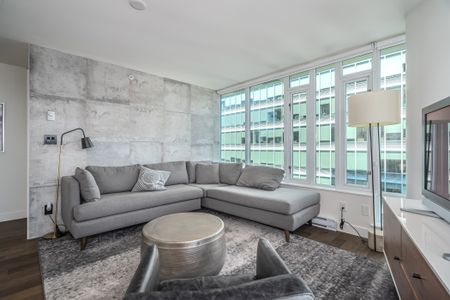 Luxurious 2 Bed, 2 Bath Condo In Downtown Vancouver's Financial District. - Photo 4