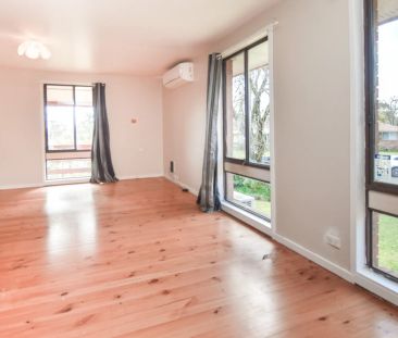 Three Bedrooms Home with Double Garage - Photo 3