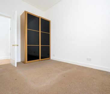 3 bedroom flat to rent - Photo 3