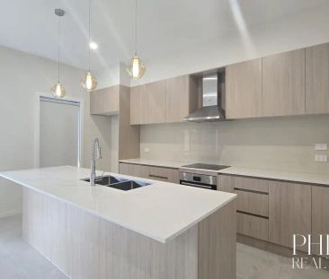 “NEWLY BUILT 3 BEDROOM, TWO BATHROOM FAMILY TOWNHOUSE” - Photo 4