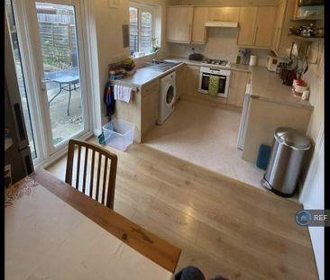 2 bedroom end of terrace house to rent - Photo 2