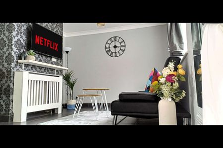 3 Bed Semi-Detached House, Hunts Close, LU1 - Photo 3