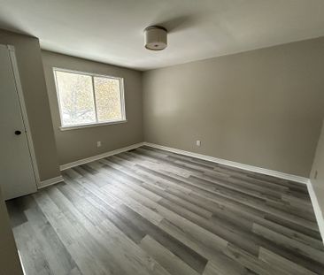 For Lease - 11 Chaucer Crescent, Barrie, Ontario - Photo 6