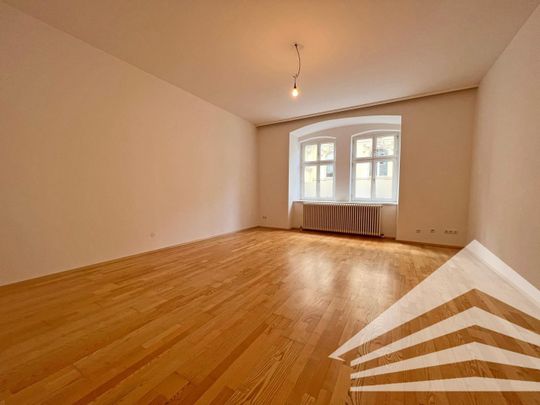 Renovierte 3 Zimmer-Altbau-Wohnung mit Küche in bester City-Lage - Nähe Landstraße - Photo 1