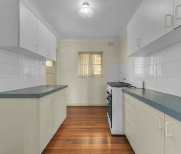 Spacious Two Bedroom Unit in the Heart of Spring Hill - Photo 3