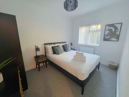 3 bedroom flat to rent - Photo 3