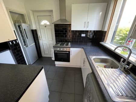 2 bedroom semi-detached house to rent - Photo 4