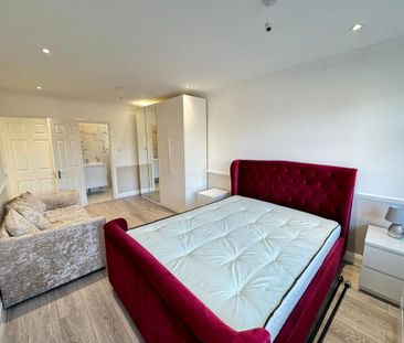 8 bedroom detached house to rent - Photo 6