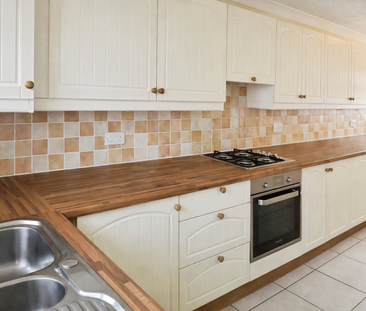 Latchetts Shaw, Basildon, SS16 - Photo 4