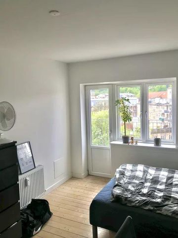 DELEVENLIG 3-VÆRELSERS PENTHOUSE-LEJLIGHED I HJERTET AF AALBORG - Photo 3