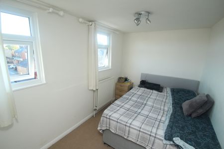 4 bedroom house to rent - Photo 2