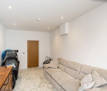 4 bedroom semi-detached house to rent - Photo 2