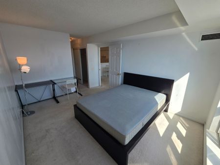 For Lease - 1 Lee Centre Drive Unit# 2206, Toronto, Ontario - Photo 3