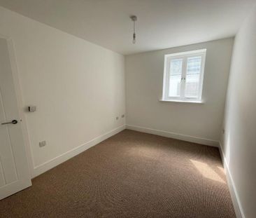 3 bedroom flat to rent - Photo 4