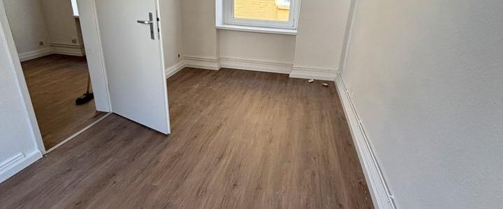 3-Zimmer-Wohnung in Wuppertal-Schwarzbach – frisch renoviert mit neuem Vinylboden - Photo 1