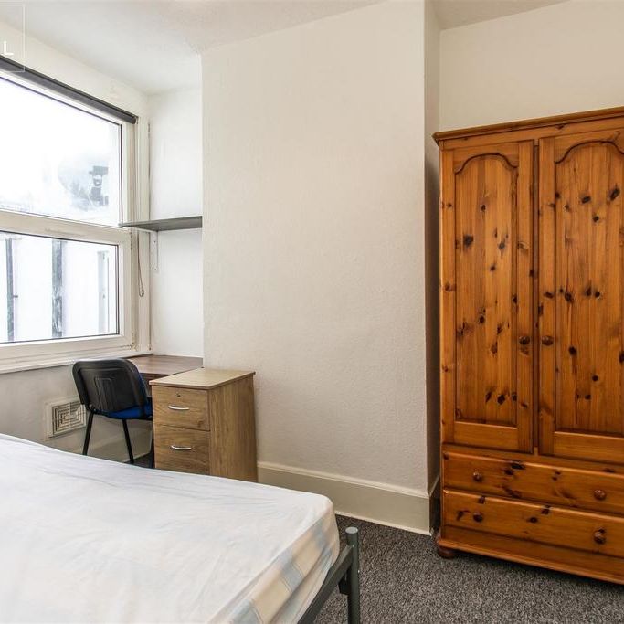 4 bedroom terraced house to rent - Photo 1