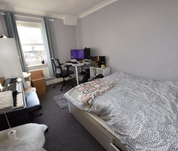 2 bedroom Flat in Montagu Drive, Leeds - Photo 6