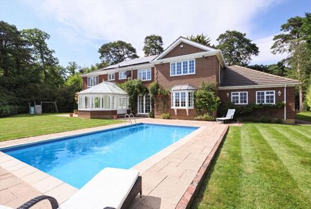 **SOLE AGENT** Available to let in the prestigious gated residential estate of St George's Hill, Weybridge, is this delightful family home featuring quite stunning panoramic views to the rear. - Photo 2