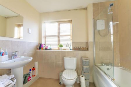 2 bedroom apartment to rent - Photo 4