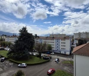 Location Appartement à VOIRON - Photo 1