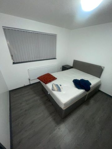 4 Bed Semi-Detached House, Melville Gardens, NG3 - Photo 3