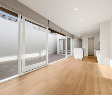 8 Kaikoura Avenue, Hawthorn East VIC 3123 - House For Rent | Domain - Photo 6