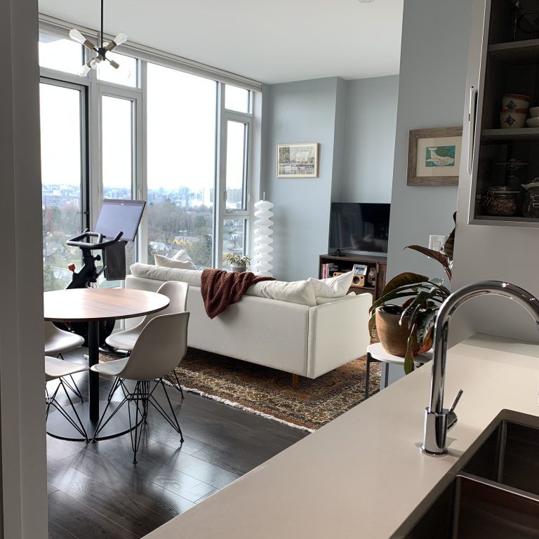 $2,300 / 1br – 594ft2 – PET FRIENDLY 1 bd + flex in cool & vibrant Strathcona (R0089) - Photo 1