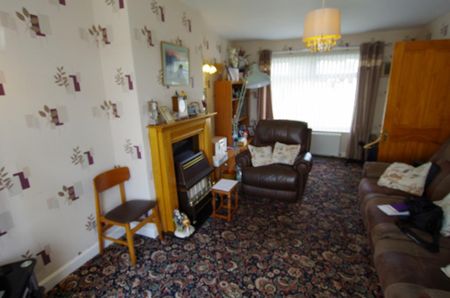 3 bedroom semi-detached house to rent - Photo 2