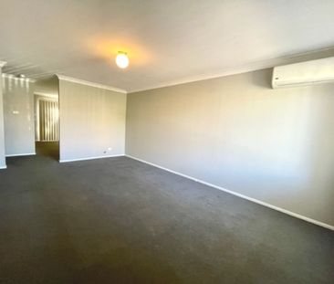 Street Facing Townhouse!! - Photo 2