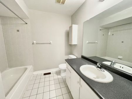 For Lease - 137 Kimono Crescent, Richmond Hill, Ontario - Photo 2