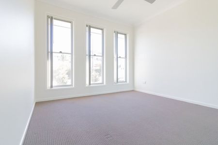 Modern 4 Bedroom Home In Quiet Location - Photo 3