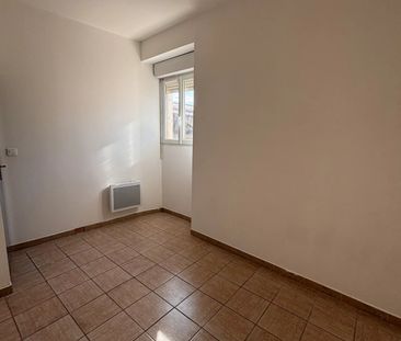 Location Appartement 4 pièces 73m² NIMES 30000 - Photo 4